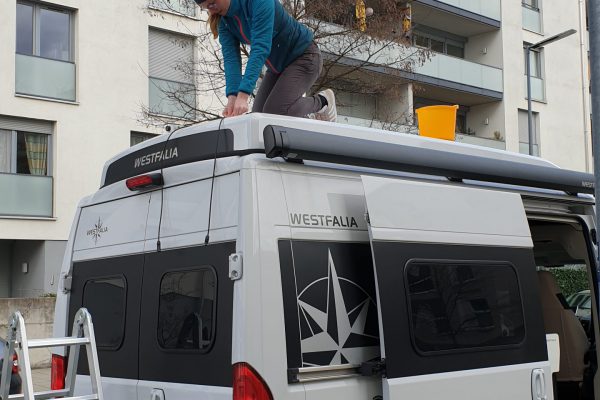 Aufkleben der Solarmodule Aufstelldach Westfalia Columbus Campervan Aufkleben der Solarmodule Aufstelldach Westfalia Columbus Campervan