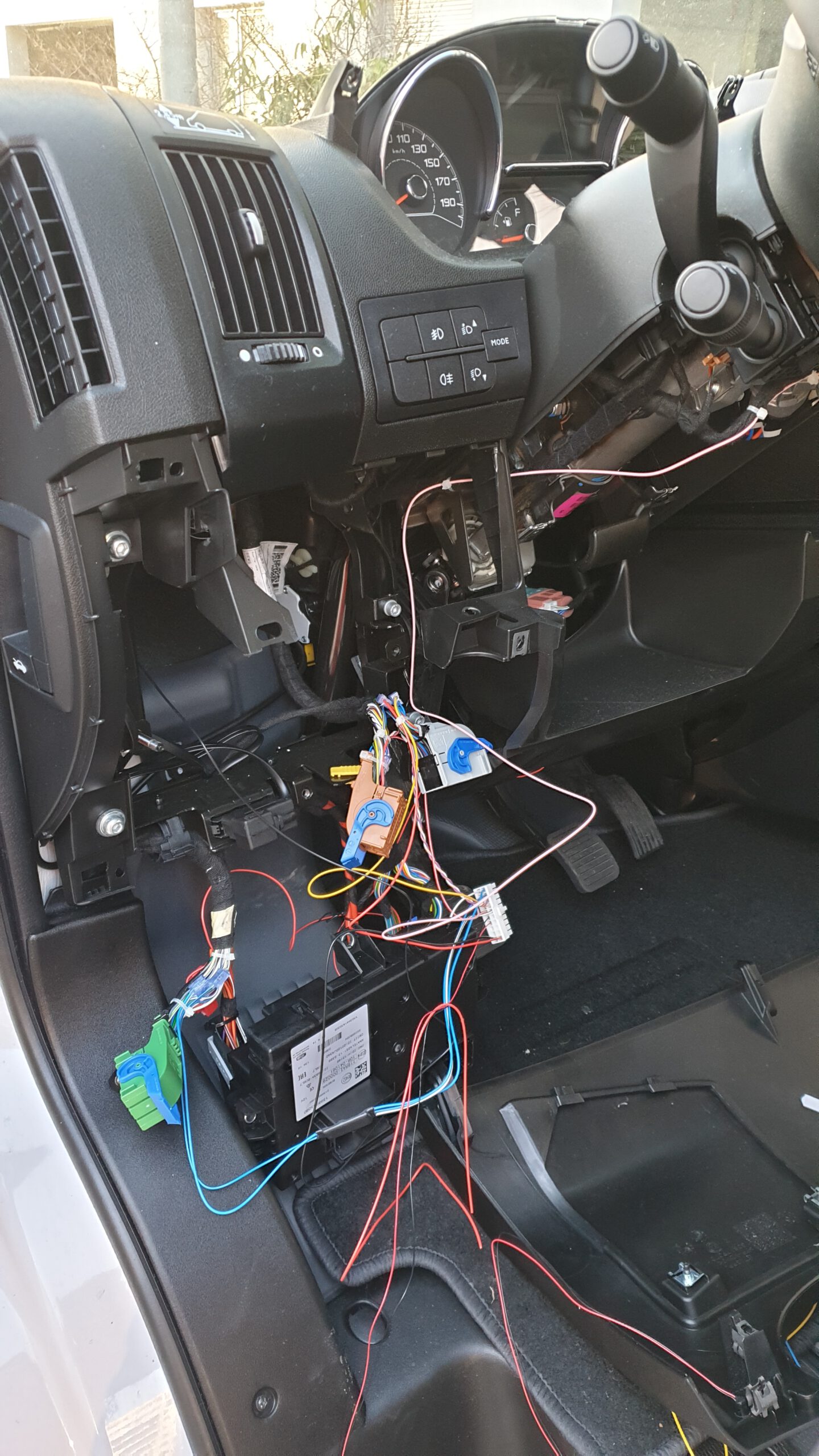 Westfalia_Columbus_540d_Ducato_Thitronik_WiPro_III_Einbau