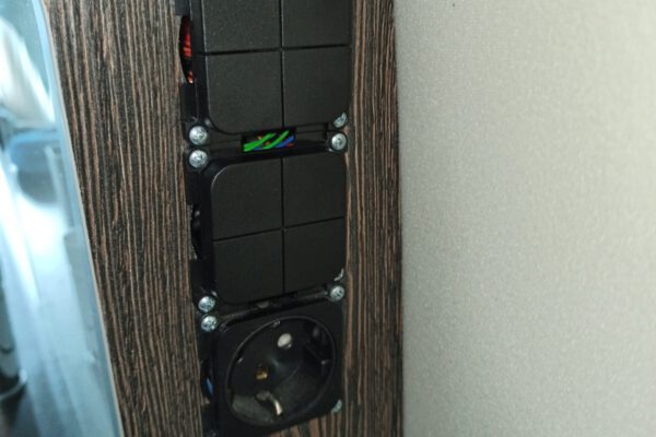 Westfaloa_Columbus_Smart_Home_im_Camper_App_Lichtschalter_Inprojal_Einbau_2 Westfaloa_Columbus_Smart_Home_im_Camper_App_Lichtschalter_Inprojal_Einbau_2