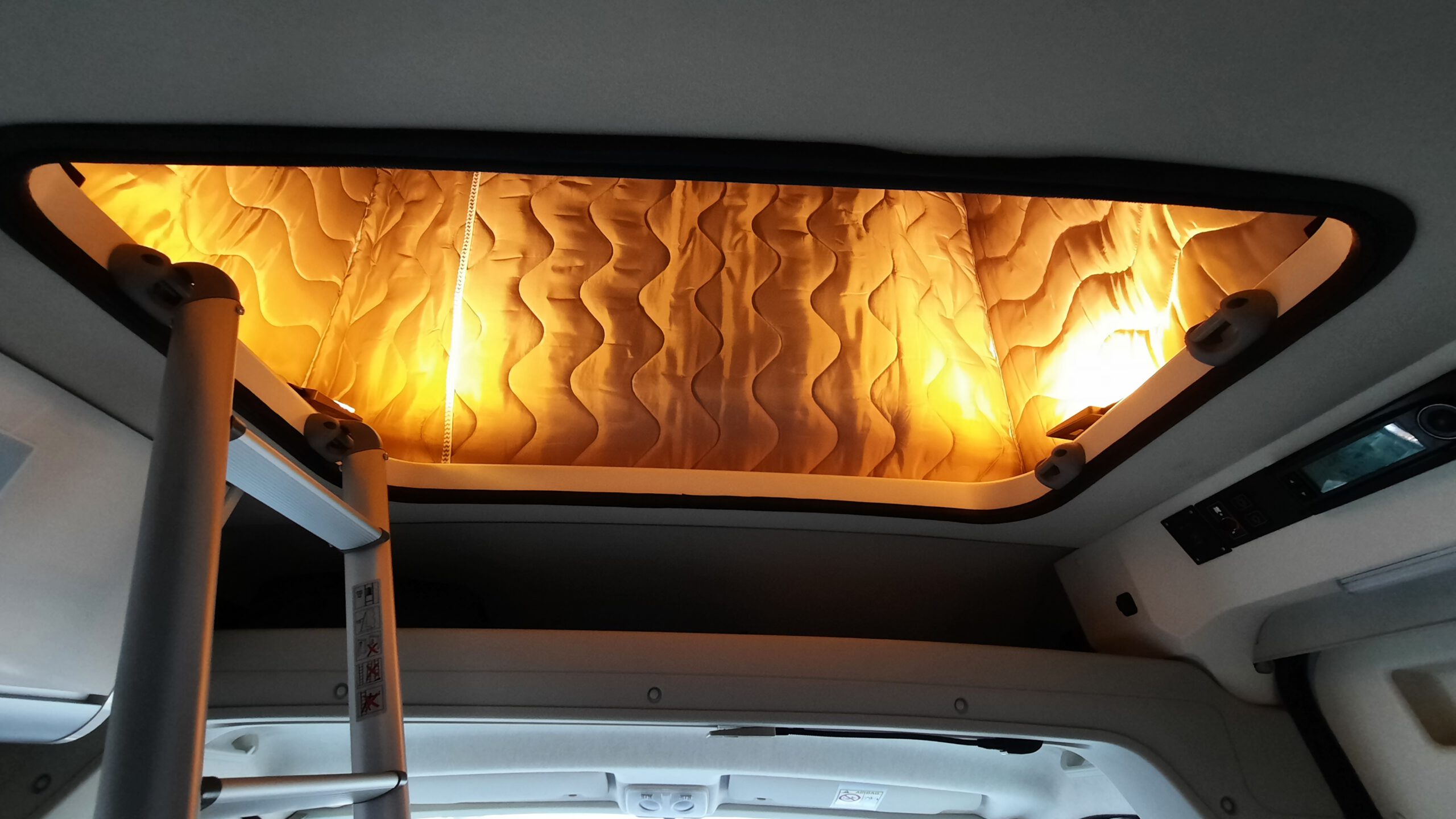 Cumulumbus_Fiat_Ducato_Aufstelldach_Dachzelt_Isolierung